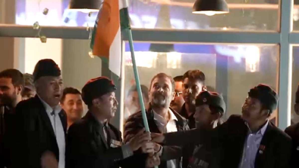 राहुल गांधी ने वरिष्ठर सैनिकों के साथ लेह बाजार का किया दौरा